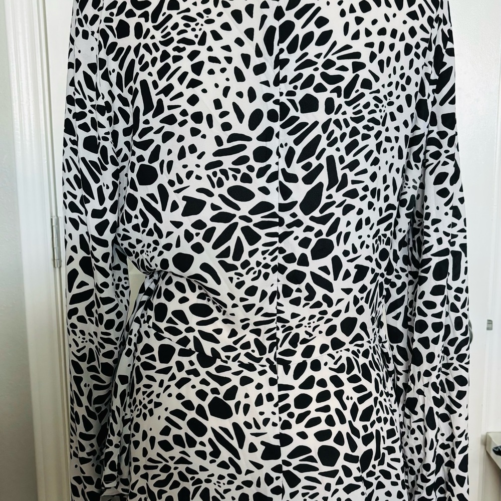 LOFT Monochrome Abstract Print Dress peplum style